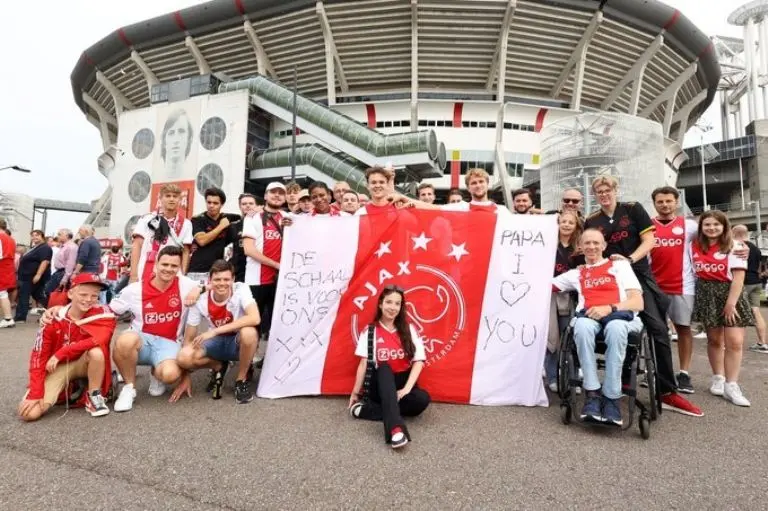 Ya se podrán pedir playeras en el estadio del Ajax. Foto: Twitter @AFCAjax