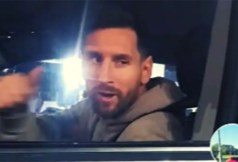 Lionel Messi sorprendi&oacute; a un aficionado por la forma en que lo trat&oacute; cuando lo salud&oacute; en un sem&aacute;foro.