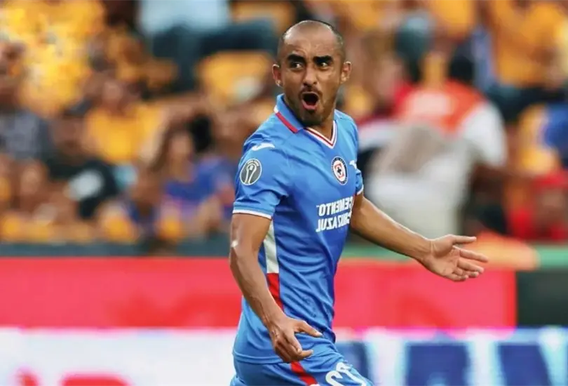 Rafael Baca fue expulsado en la goleada del América al Cruz Azul. Rafael Baca fue expulsado en la goleada del América al Cruz Azul.