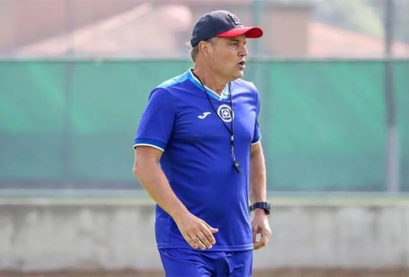 El uruguayo Diego Aguirre llegó para relevar a Juan Reynoso en la dirección técnica del Cruz Azul. El uruguayo Diego Aguirre llegó para relevar a Juan Reynoso en la dirección técnica del Cruz Azul.