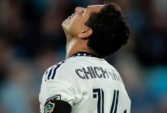 Chicharito Hernández podría estar muy cerca de dejar su lugar a otro delantero en el LA Galaxy