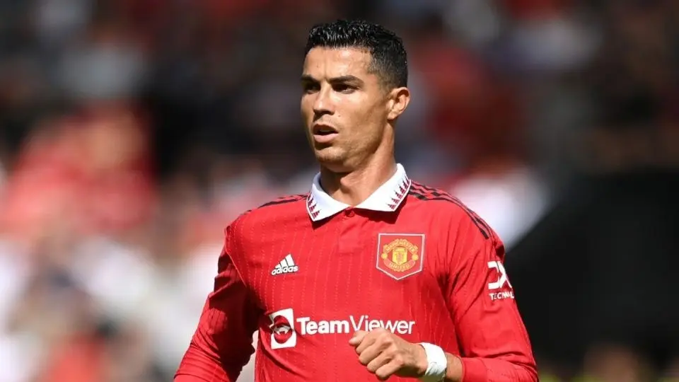 Cristiano Ronaldo se ha ganado las criticas de varios exfutbolistas por la postura que ha tomado en las filas del ManU. Cristiano Ronaldo se ha ganado las criticas de varios exfutbolistas por la postura que ha tomado en las filas del ManU.