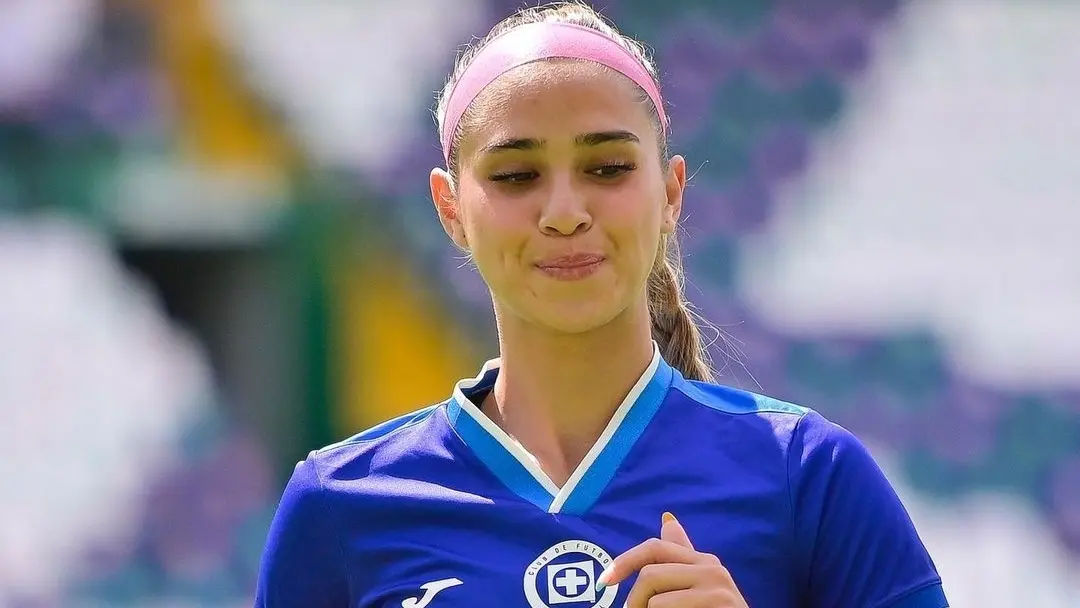 Nailea Vidrio. Pasó por Pachuca y León antes de llegar a Cruz Azul y, además de su calidad en el campo ha demostrado talento para cantar.