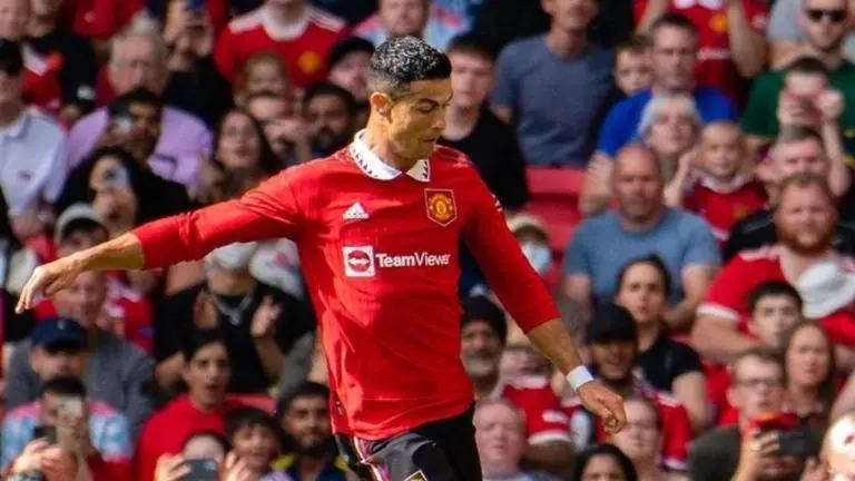 Cristiano Ronaldo no está contento en las filas del Manchester United. Foto: Twitter @ManUtd_Es