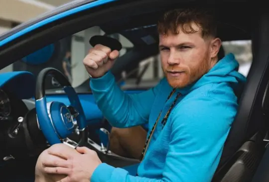 Saúl Canelo Álvarez anunció que vende su auto Bugatti Chiron por un precio millonario.