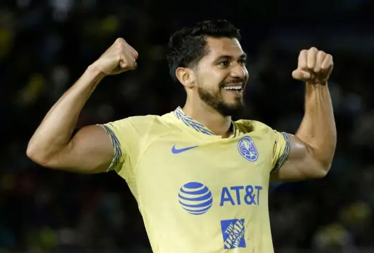 Henry Martín celebra su gol al Mazatlán.