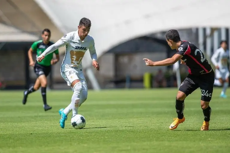 Pepe Navarro en un partido con Pumas - @pepe_navarro203