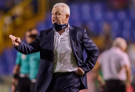 Javier Aguirre aseguró que la Liga MX enseña a los entrenadores a buscar el resultado aunque descuiden otros proyectos. 