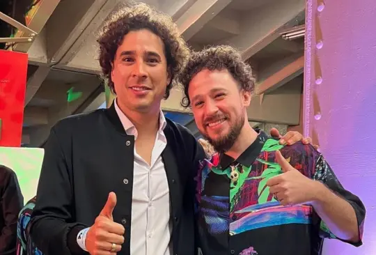 Luisito Comunica y Guillermo Ochoa posaron juntos para la cámara.