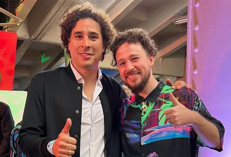 Luisito Comunica y Guillermo Ochoa posaron juntos para la cámara. Luisito Comunica y Guillermo Ochoa posaron juntos para la cámara.