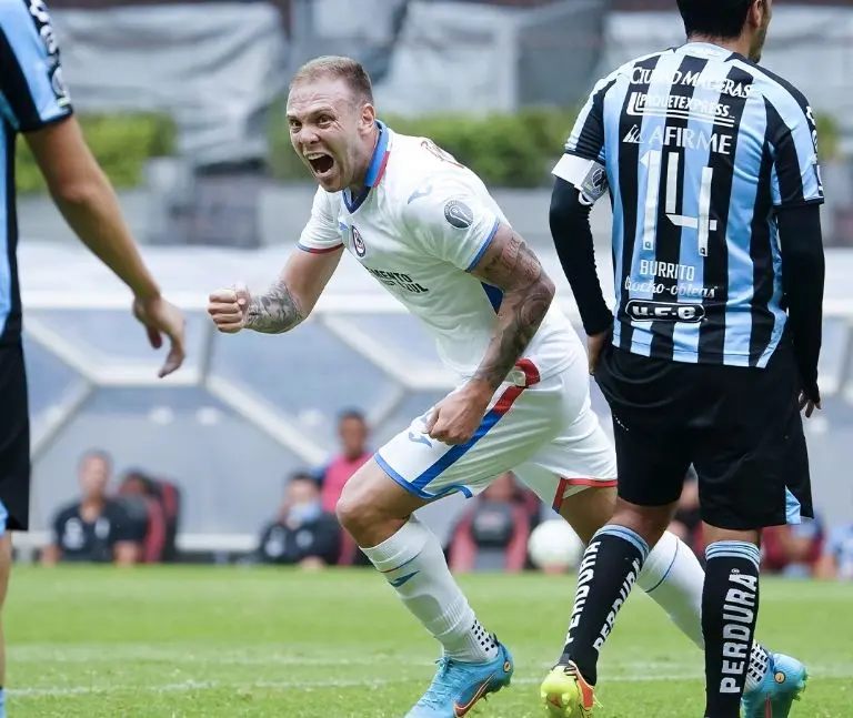 Rodolfo Rotondi celebra su gol con Cruz Azul - @CruzAzul