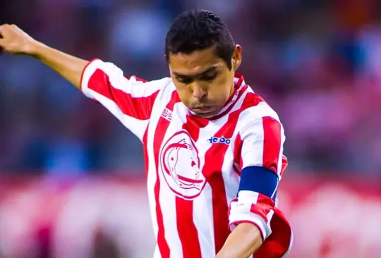 Ramón Morales fue regañado por firmar autógrafos en el Estadio Akron durante el Chivas vs Pumas. Ramón Morales fue regañado por firmar autógrafos en el Estadio Akron durante el Chivas vs Pumas.