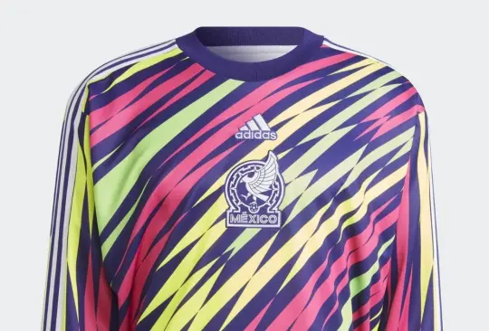 La playera alternativa tiene un gran parecido con la que utilizaba Jorge Campos en su época de futbolista profesional.