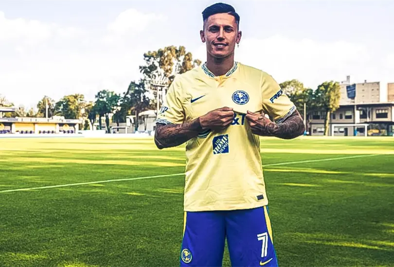 Brian Rodr&iacute;guez caus&oacute; pol&eacute;mica en redes sociales despu&eacute;s de que insult&oacute; a un aficionado que le pidi&oacute; rendir en el club.