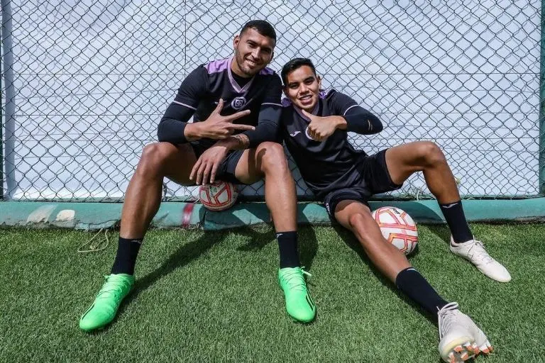 Juan Escobar y Carlos Rodríguez en un entrenamiento. (@cruzazul)