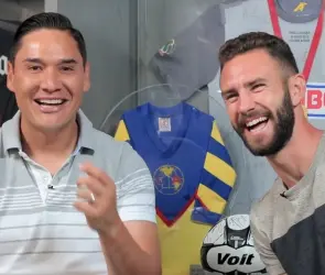 Afición carga contra Moisés Muñoz por asegurar que Layún rendiría como titular