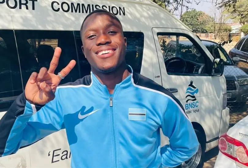 Letsile Tebogo es la nueva sensaci&oacute;n del atletismo por su gran parecido en velocidad con Usain Bolt.