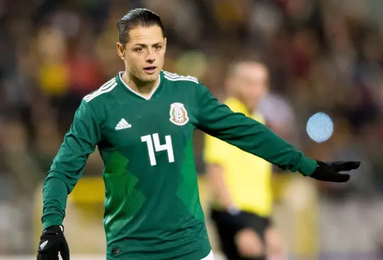 Chicharito Hernández criticó a los aficionados que abuchearon en el Estadio Azteca y aseguró que tienen que aprender a ser mejores fanáticos.