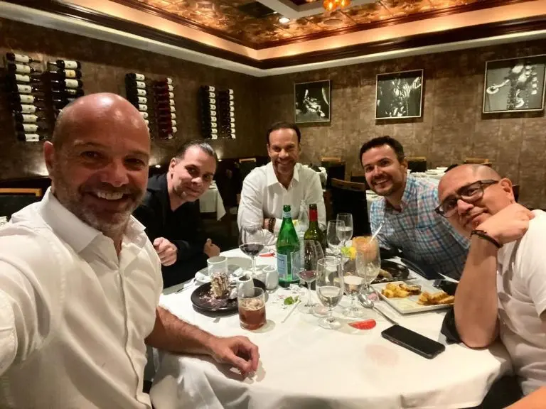 Luis García, Christian Martinoli, Zague y el equipo de transmisión de Azteca Deportes - @garciaposti