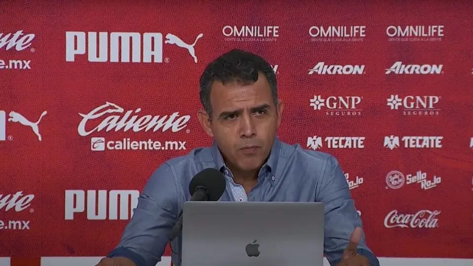 Ricardo Cadena, t&eacute;cnico de Chivas, se&ntilde;al&oacute; que est&aacute; triste por el paso que tiene el equipo en el Apertura 2022. 