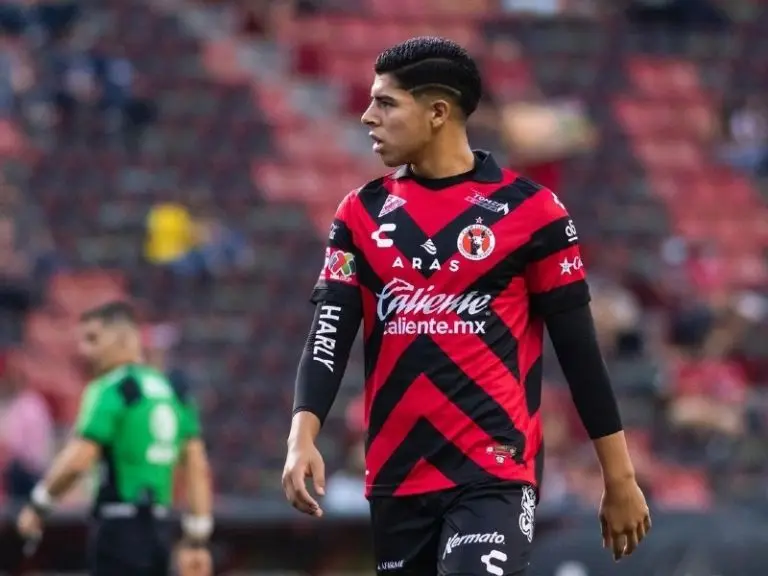 Víctor Guzmán aseguró que ningún equipo en Europa lo ha buscado - Instagram @v_guzman02