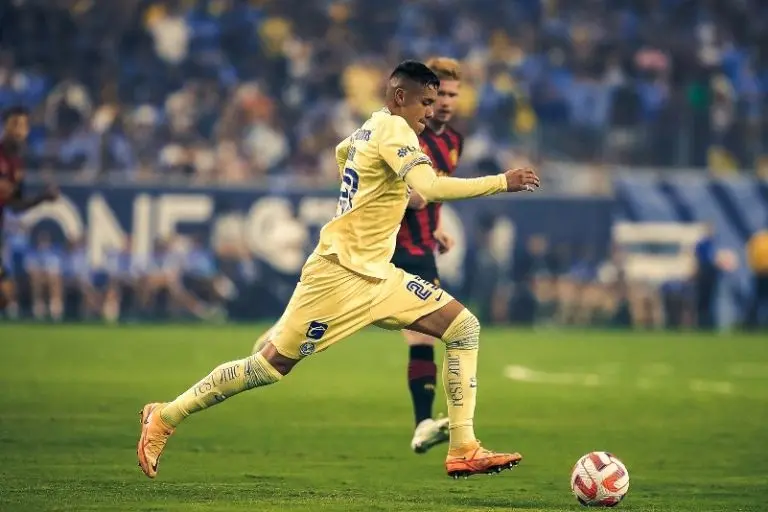 Emilio Lara tuvo actividad en el América vs Manchester City - Twitter @ClubAmerica
