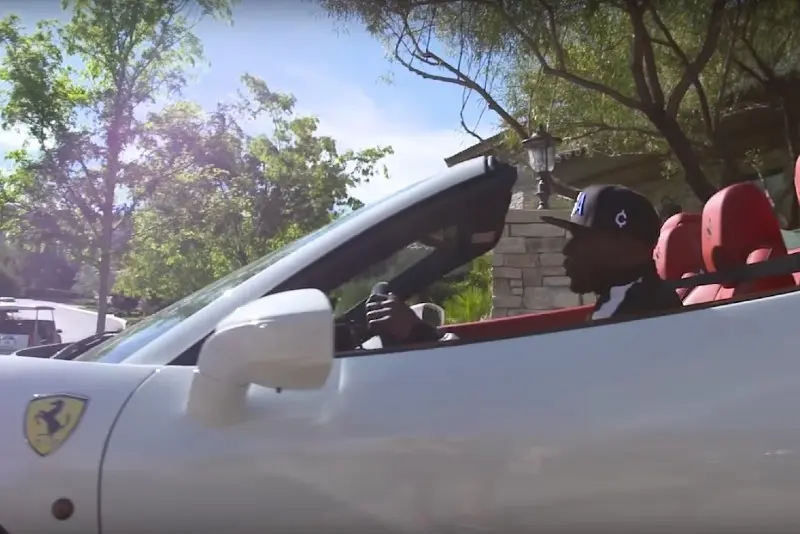 FERRARI: La automotriz italiana es otra de las favoritas del pugilista y hace un esfuerzo para comprar los modelos especiales que sacan. 