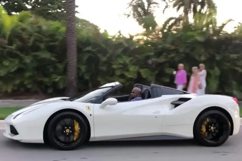 Entre su colección tiene modelos como el 599, 458 y el Aperta, que es mejor conocido como LaFerrari (el Ferrari en italiano).