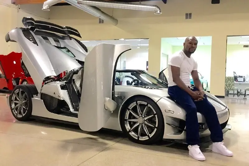 KOENIGSEGG CCXR TREVITA: Uno de los autos más raros del mundo porque sólo se hicieron cuatro modelos y Mayweather fue capaz de conseguir uno, ya que desembolsó cuatro millones 800 mil dólares (alrededor de 97 millones de pesos).