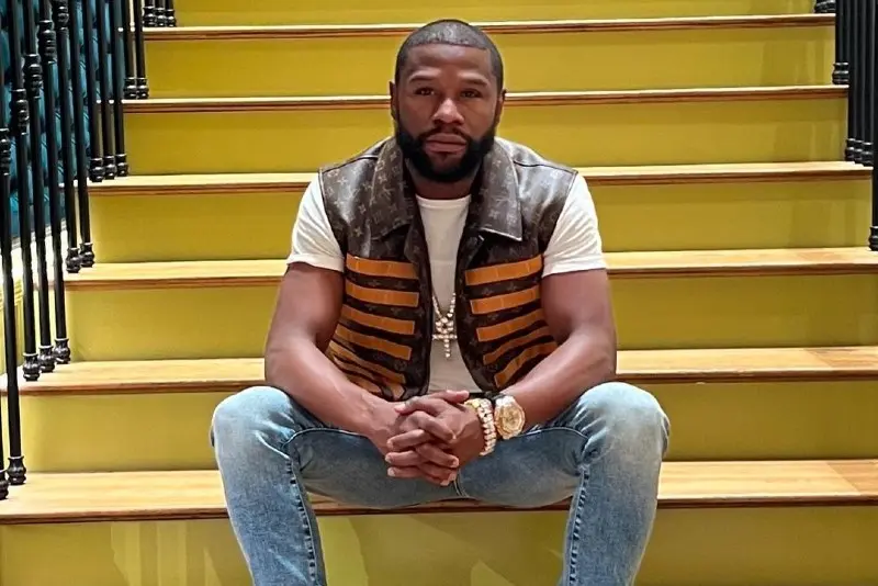 Floyd Mayweather Jr. es considerado uno de los mejores boxeadores de la historia porque se retiró con una marca de 50 triunfos sin derrota, además que venció a los mejores pugilistas de su época como Manny Pacquiao y Saúl ´Canelo´ Álvarez.