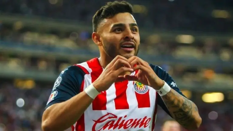 Alexis Vega reconoció que Chicharito y Vela eran sus ídolos de la infancia. Foto: Twitter @Alexis_Vega9