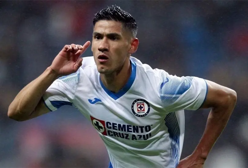 El futbolista es uno de los mejores pagados de Cruz Azul pero tambi&eacute;n es uno de los elementos m&aacute;s criticados.