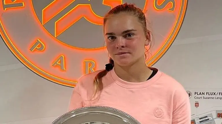 La checa no pudo continuar en el US Open. Instagram - Sara Bejlek