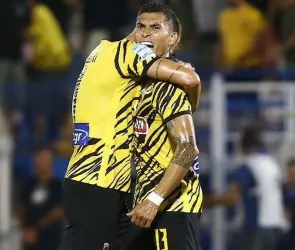 VIDEO: Orbel&iacute;n Pineda anota un GOLAZO y acerca al AEK Atenas al t&iacute;tulo, &iquest;cu&aacute;ntos lleva?