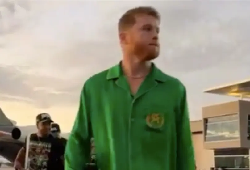 Saúl Canelo Álvarez llegó a La Vegas acompañado de una pijama bastante lujosa. Saúl Canelo Álvarez llegó a La Vegas acompañado de una pijama bastante lujosa.