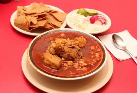 El pozole es un clásico antojito el día del grito en México. 