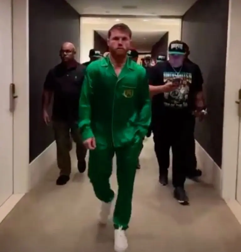 'Canelo' Álvarez presumió un outfit costoso - @canelo