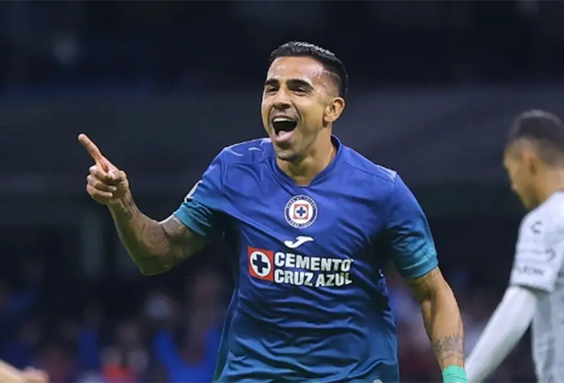 Jesús Escoboza celebra el gol del triunfo de Cruz Azul sobre León. Jesús Escoboza celebra el gol del triunfo de Cruz Azul sobre León.