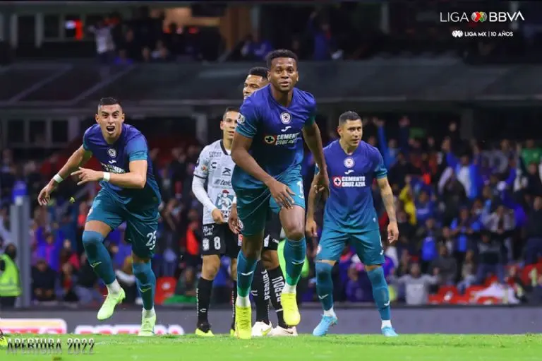Michael Estrada celebra su gol ante León - @LigaBBVAMX