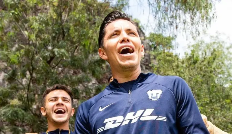 Efraín Velarde también cantó el