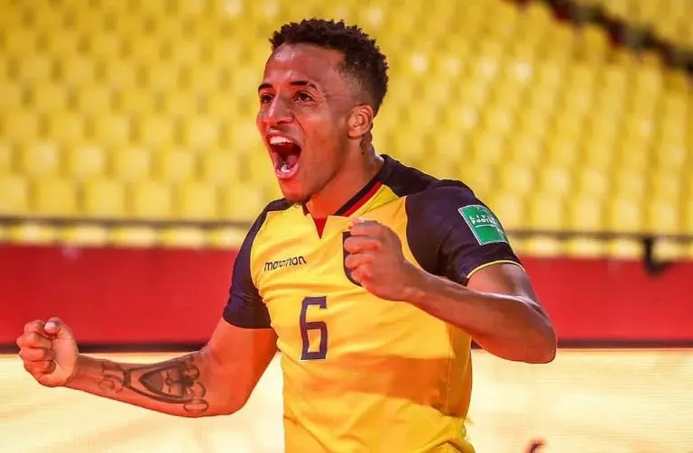 Byron Castillo estuvo bajo la lupa de la FIFA. (@byron4590)