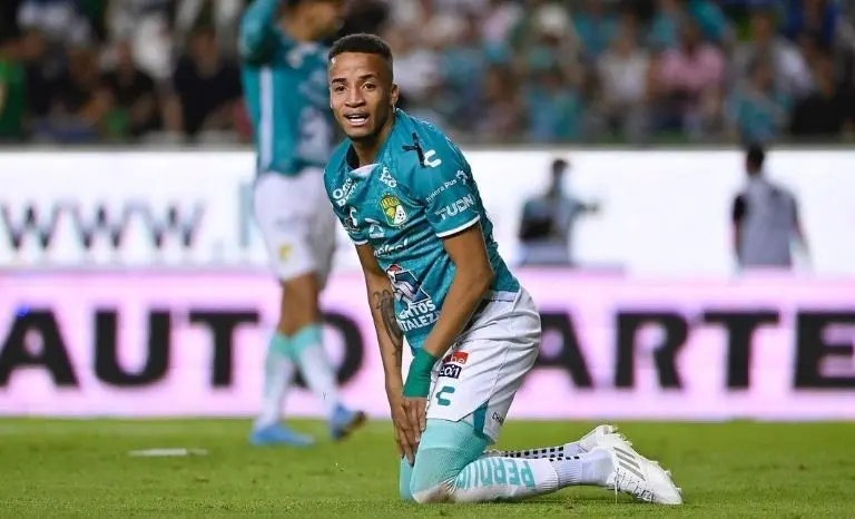 El jugador del León forma parte de la Selección de Ecuador. (@byron4590)