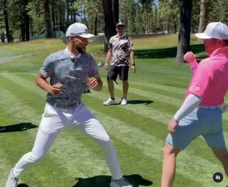 Saúl 'Canelo' Álvarez juega gol con estrellas de la NBA como Stephen Curry.