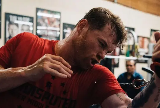 El Canelo Álvarez confía en quedarse con el triunfo ante el kazajo antes de los 12 rounds. 