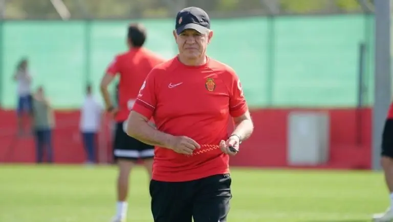 Javier Aguirre ve difícil conseguir un resultado positivo ante el Barcelona, su próximo rival. Foto: Twitter @RCD_Mallorca