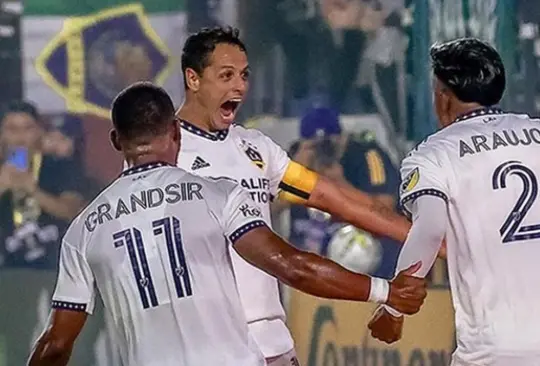 Chicharito Hernández anotó un gol de taconcito en el triunfo del Galaxy de Los Ángeles