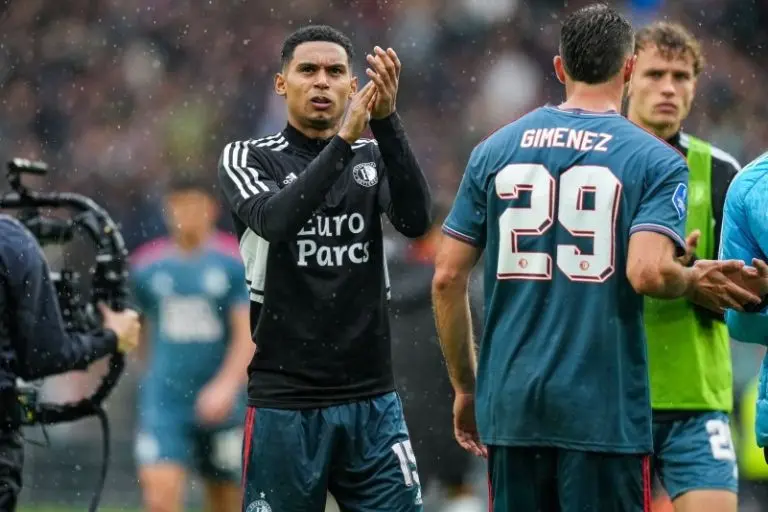 Santiago Giménez no pudo anotar en la derrota del Feyenoord con el PSV - Twitter @Feyenoord