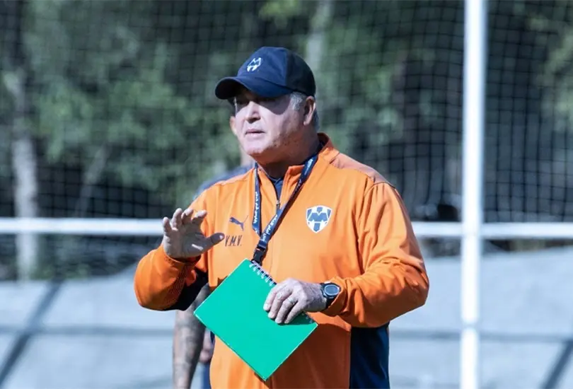 V&iacute;ctor Manuel Vucetich fue llevado a un hospital despu&eacute;s del entrenamiento de Rayados