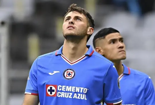 Las buenas actuaciones y los goles de Santiago Giménez con el Feyenoord han provocado que Cruz Azul pierda dinero de su traspaso. 