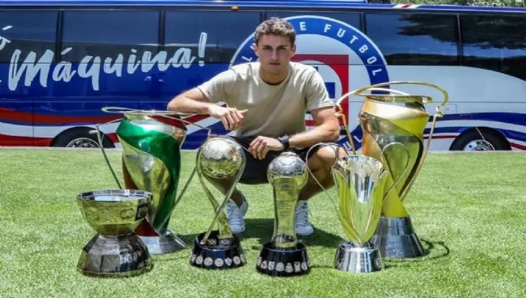 Santiago Giménez salió como ídolo del Cruz Azul. (@sant.gimenez)